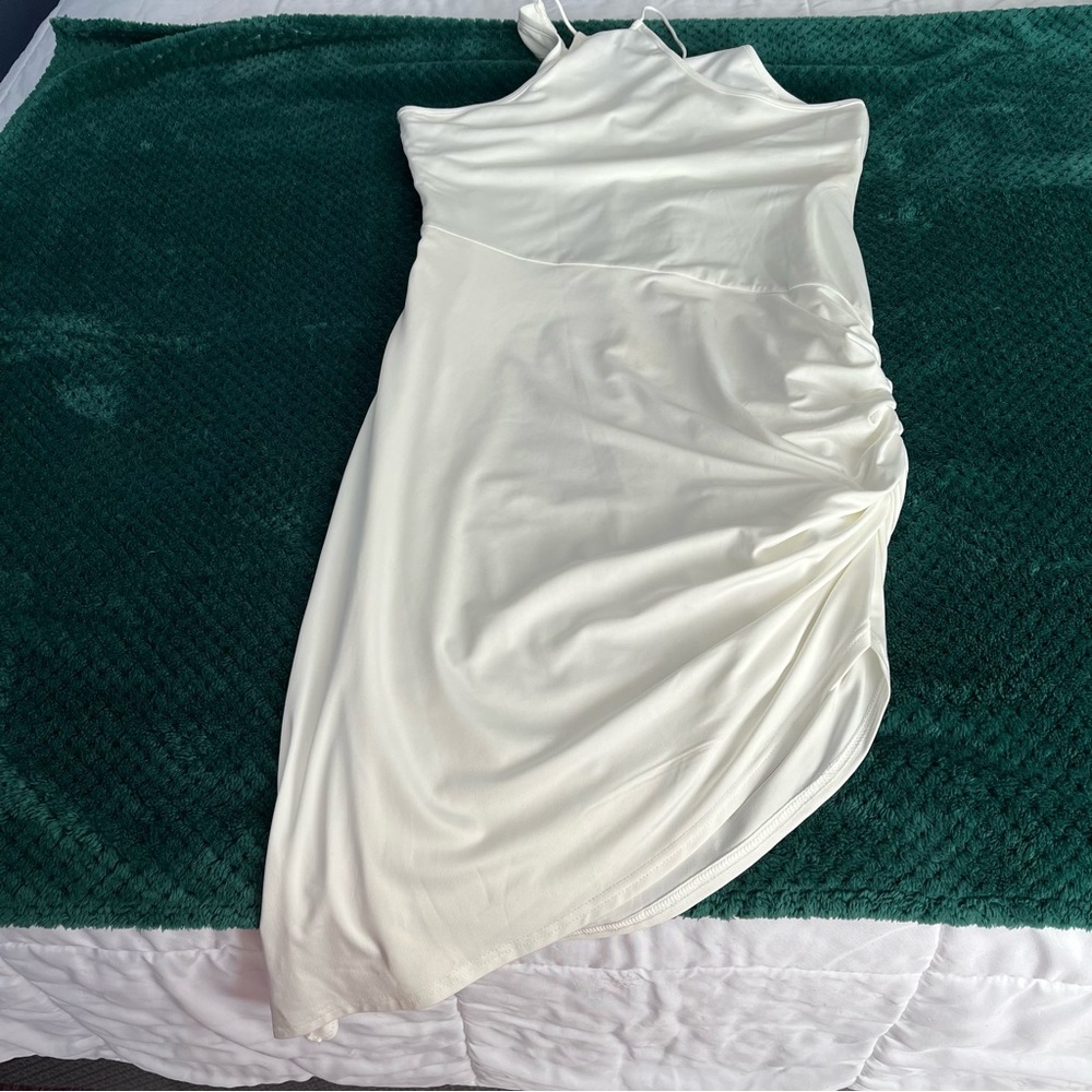 bebe White Asymmetrical Ruched One-Shoulder Dress - Picture 4 of 4